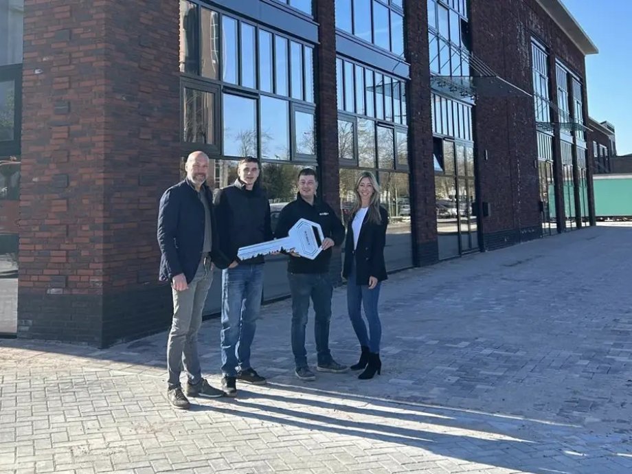 2250331 Stout BS006 Web